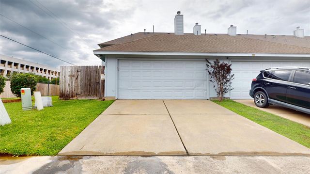 1205 El Camino Drive, Webster, TX 77058