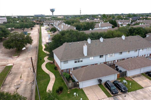 1205 El Camino Drive, Webster, TX 77058