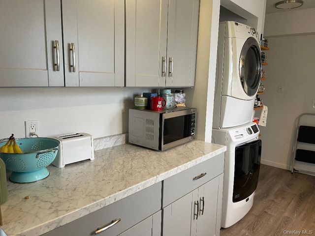 420 W Fulton Street upper, Long Beach, NY 11561