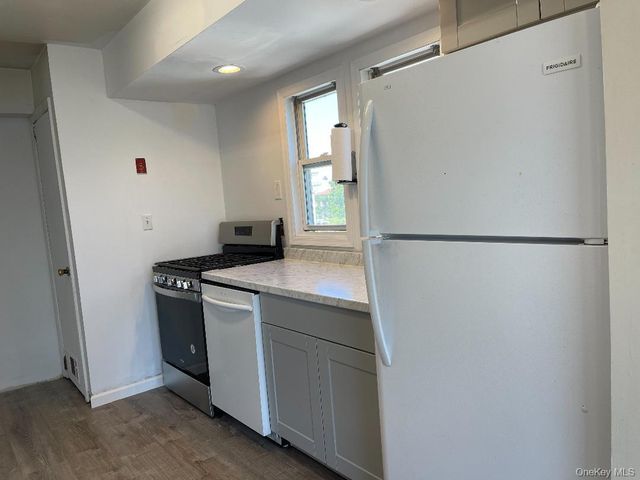 420 W Fulton Street upper, Long Beach, NY 11561