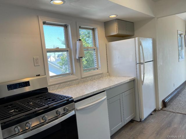 420 W Fulton Street upper, Long Beach, NY 11561