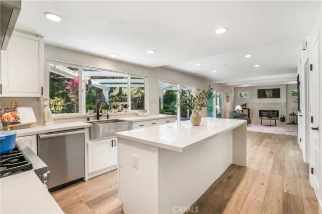 4726 Winnetka Avenue, Woodland Hills, CA 91364