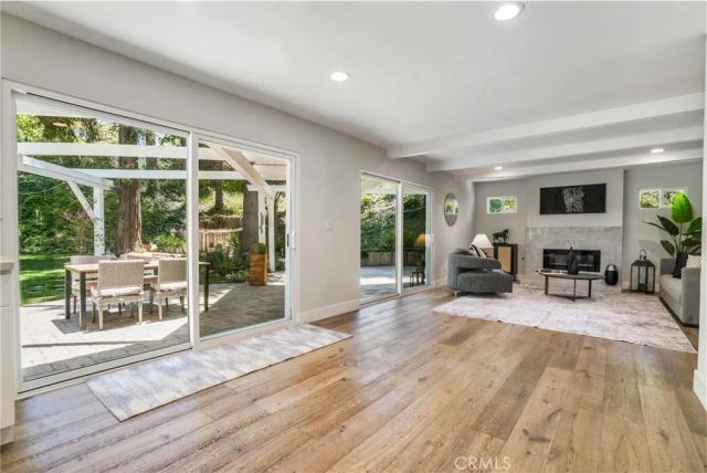 4726 Winnetka Avenue, Woodland Hills, CA 91364