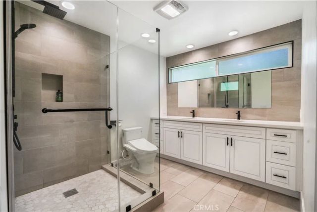 4726 Winnetka Avenue, Woodland Hills, CA 91364