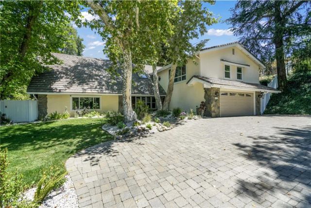 4726 Winnetka Avenue, Woodland Hills, CA 91364