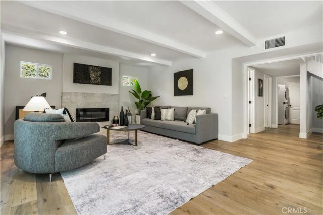 4726 Winnetka Avenue, Woodland Hills, CA 91364