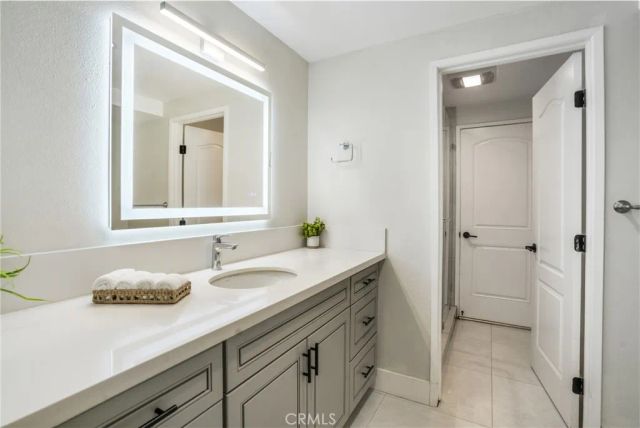 4726 Winnetka Avenue, Woodland Hills, CA 91364