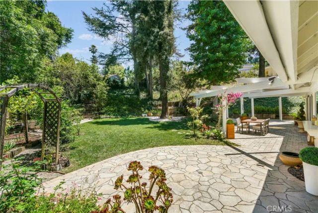 4726 Winnetka Avenue, Woodland Hills, CA 91364