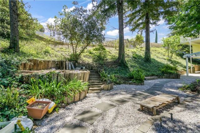 4726 Winnetka Avenue, Woodland Hills, CA 91364