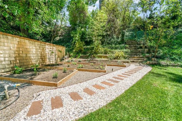 4726 Winnetka Avenue, Woodland Hills, CA 91364