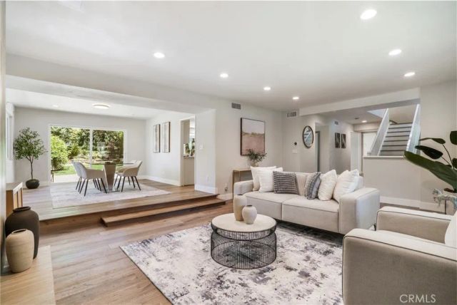 4726 Winnetka Avenue, Woodland Hills, CA 91364