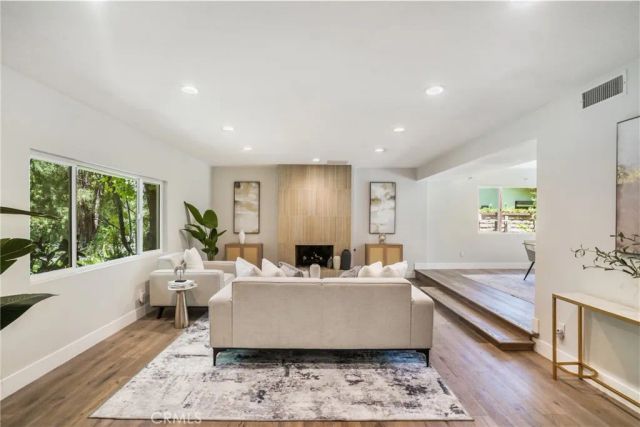4726 Winnetka Avenue, Woodland Hills, CA 91364