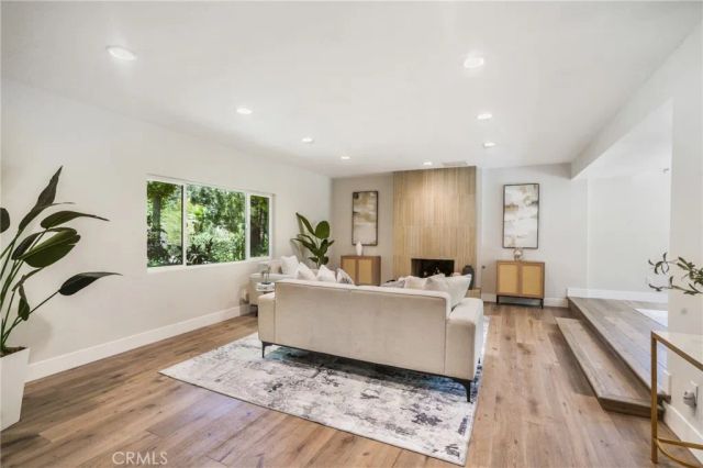 4726 Winnetka Avenue, Woodland Hills, CA 91364