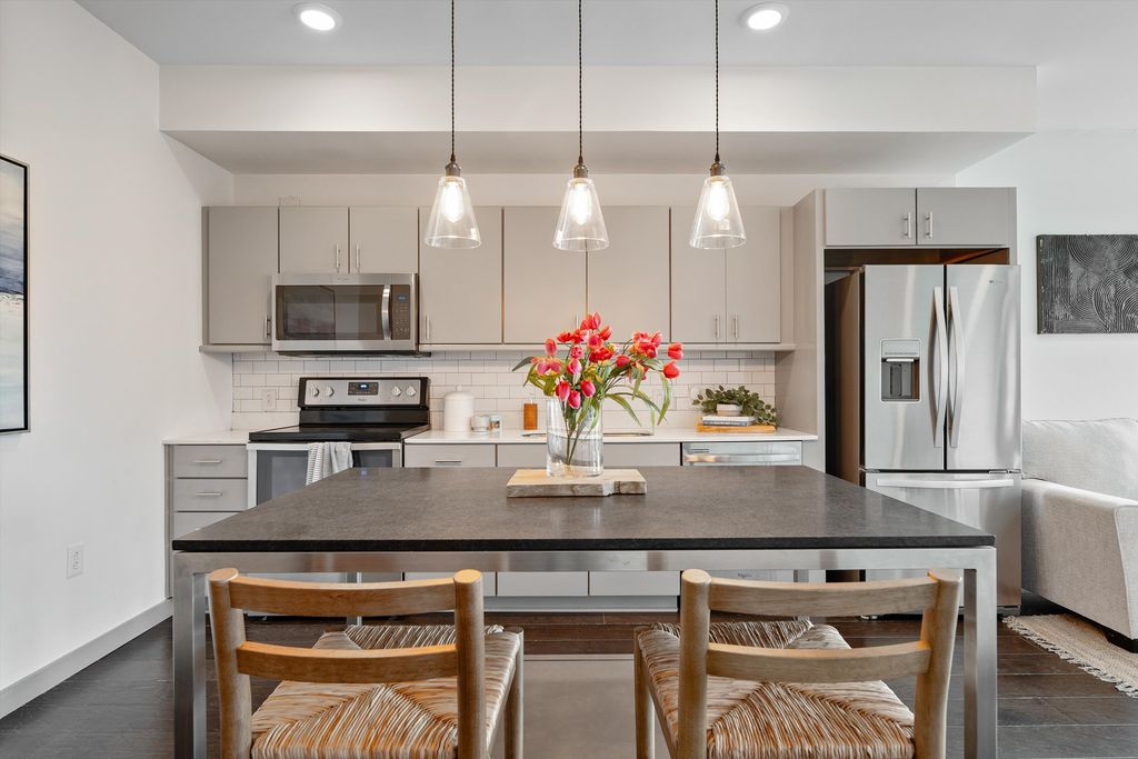 400 Herron Dr Apt 106, Nashville, TN 37210