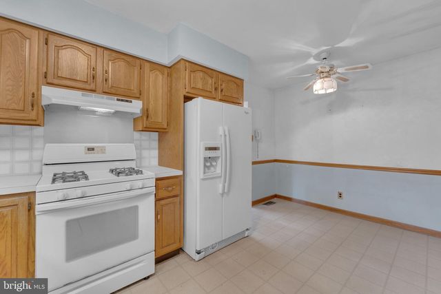 8 HASTINGS CT, Blackwood, NJ 08012