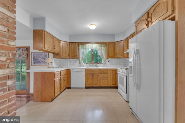 8 HASTINGS CT, Blackwood, NJ 08012