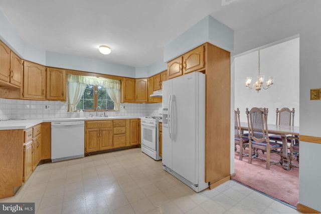 8 HASTINGS CT, Blackwood, NJ 08012