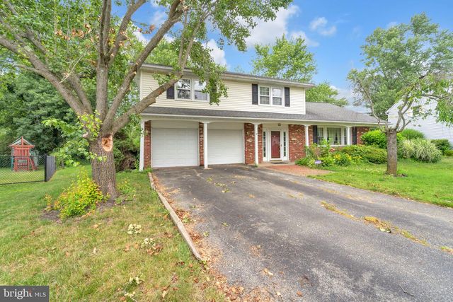 8 HASTINGS CT, Blackwood, NJ 08012