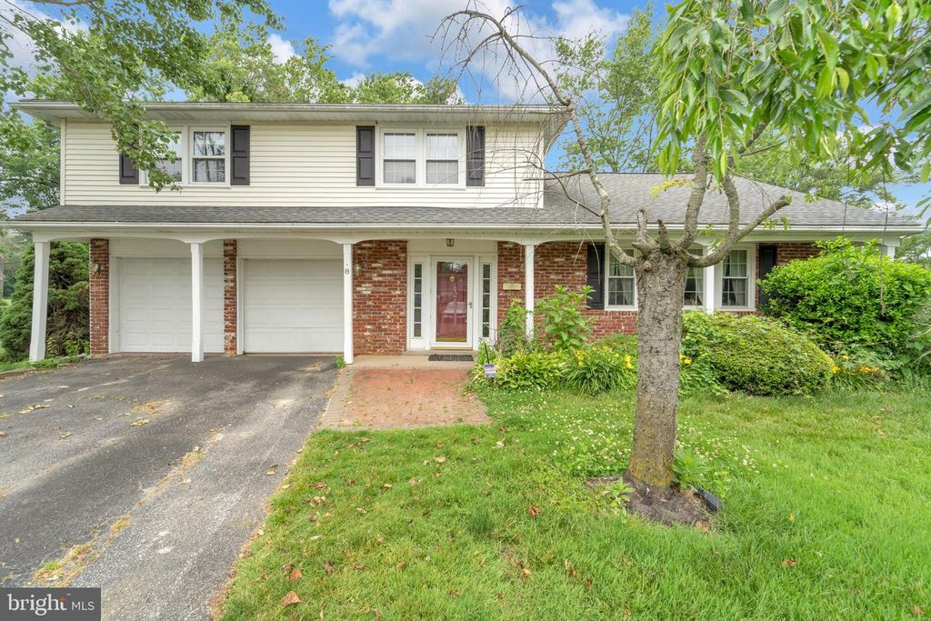 8 HASTINGS CT, Blackwood, NJ 08012
