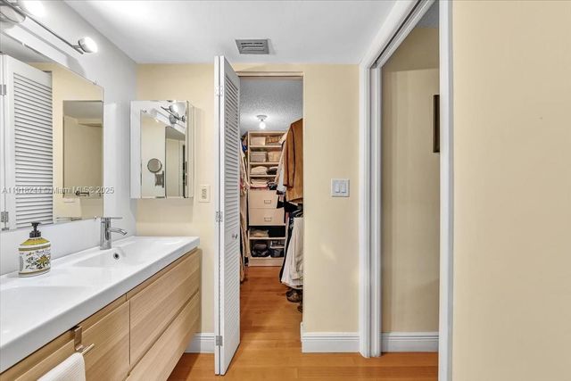 8850 SW 123rd Ct H201, Miami, FL 33186