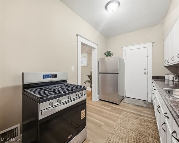 702 Dickson Street, Youngstown, OH 44502