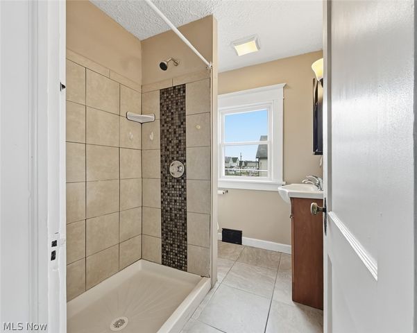 702 Dickson Street, Youngstown, OH 44502