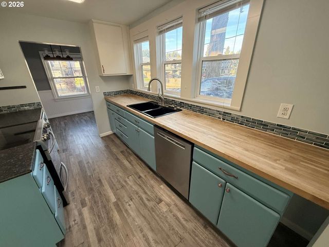 5811 Ne 47TH St, Vancouver, WA 98661