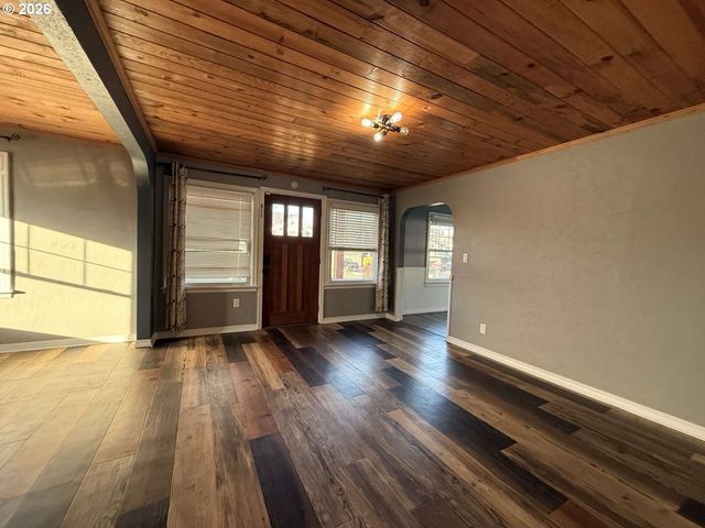 5811 Ne 47TH St, Vancouver, WA 98661