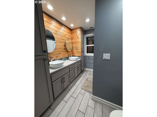 5811 Ne 47TH St, Vancouver, WA 98661