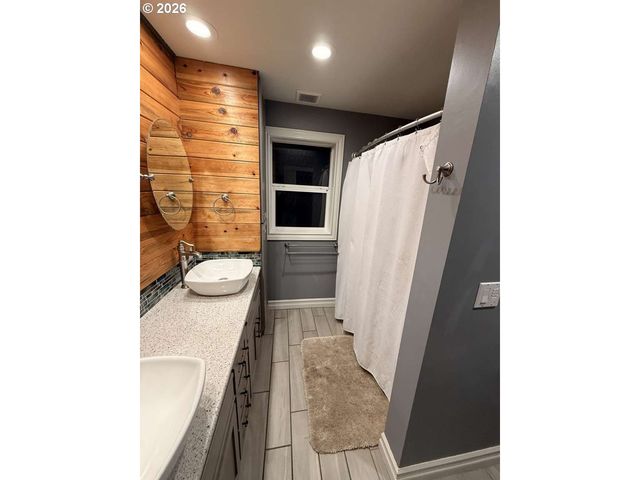 5811 Ne 47TH St, Vancouver, WA 98661