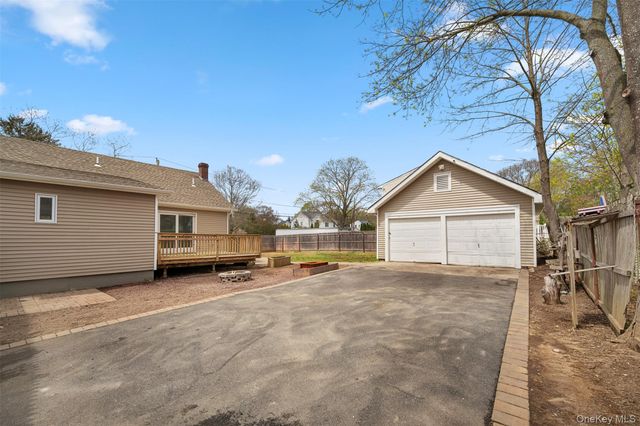 3 Ocean Avenue, Mastic, NY 11950