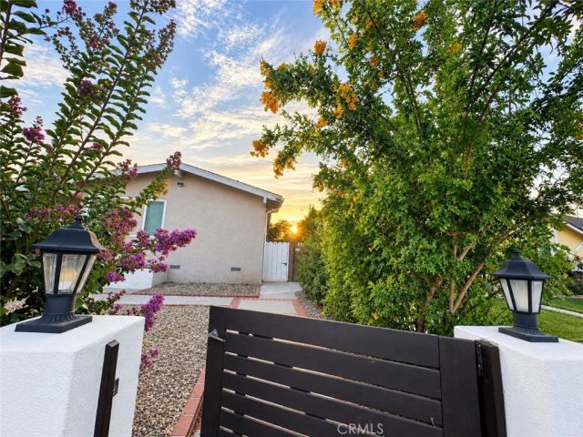 6463 Woodlake Avenue, West Hills, CA 91307