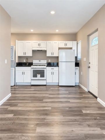 6463 Woodlake Avenue, West Hills, CA 91307