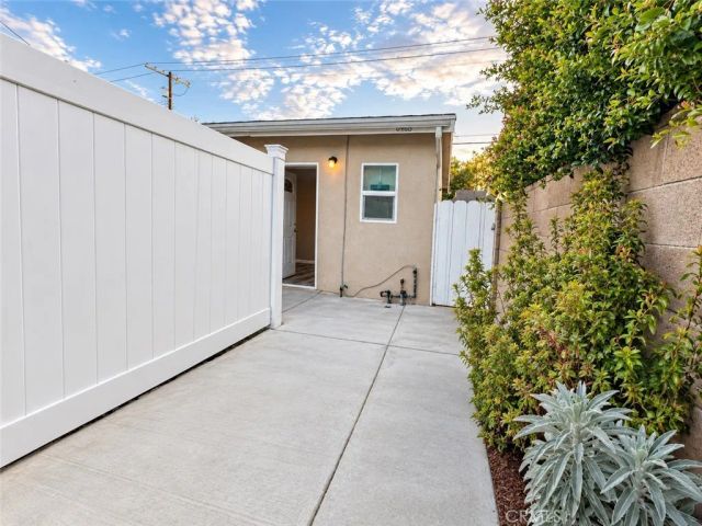 6463 Woodlake Avenue, West Hills, CA 91307