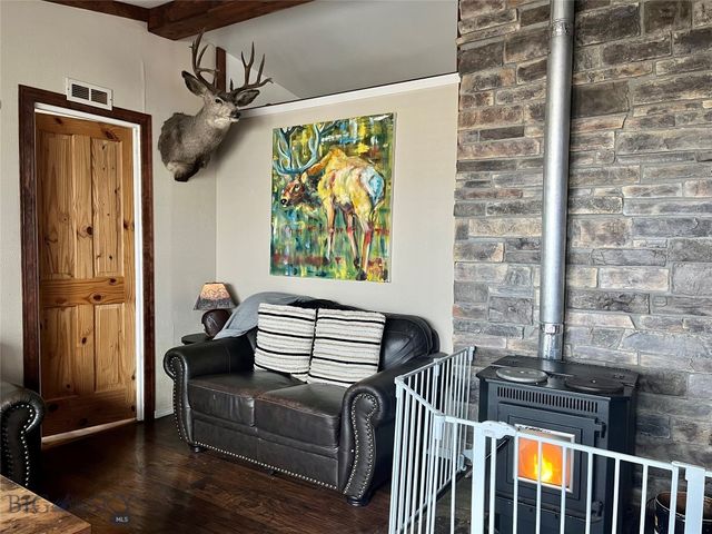 5 Aquila Lane, Emigrant, MT 59027