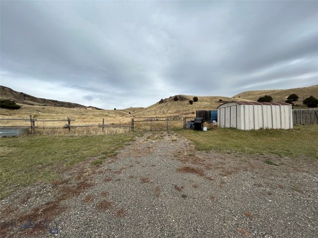 5 Aquila Lane, Emigrant, MT 59027