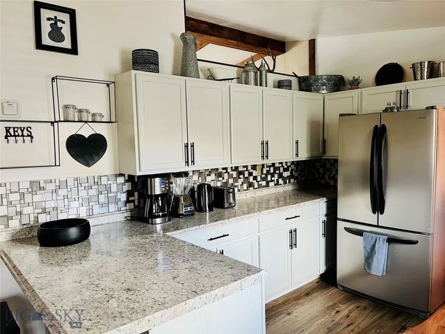 5 Aquila Lane, Emigrant, MT 59027