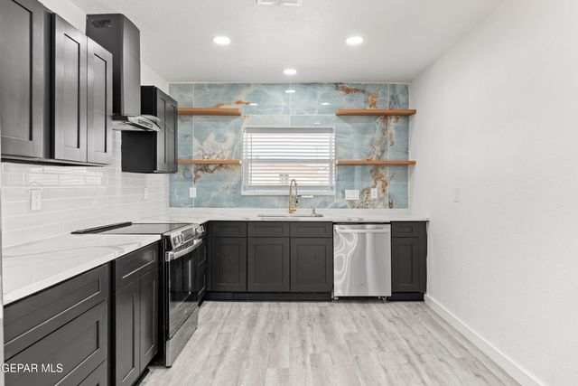 3221 N STANTON Street, El Paso, TX 79902