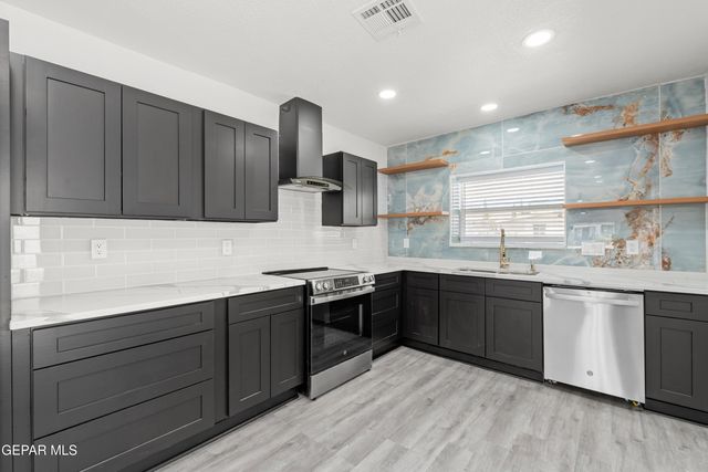 3221 N STANTON Street, El Paso, TX 79902