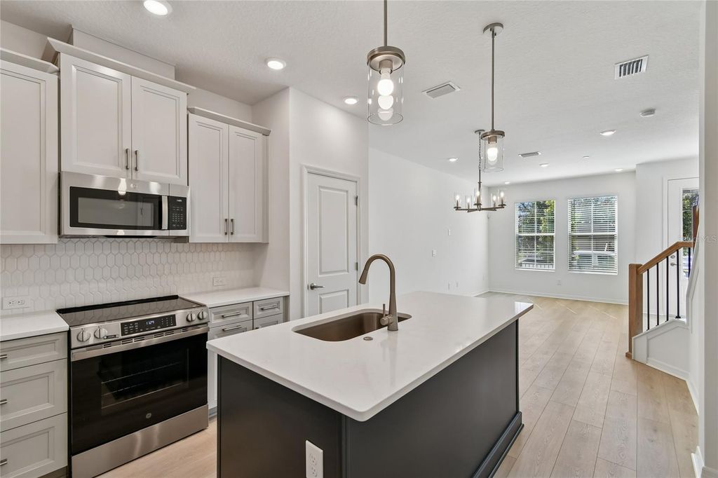 Image 5 of property listing at 4333 ROUSH AVENUE, Orlando, FL 32803