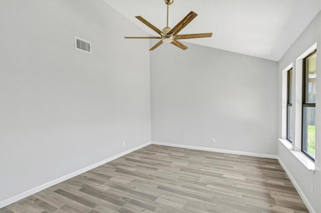 505 Old West DR B, Round Rock, TX 78681