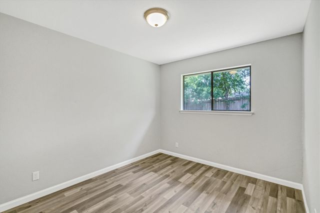 505 Old West DR B, Round Rock, TX 78681