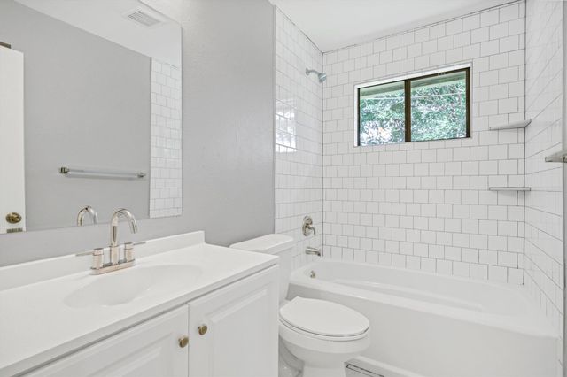 505 Old West DR B, Round Rock, TX 78681