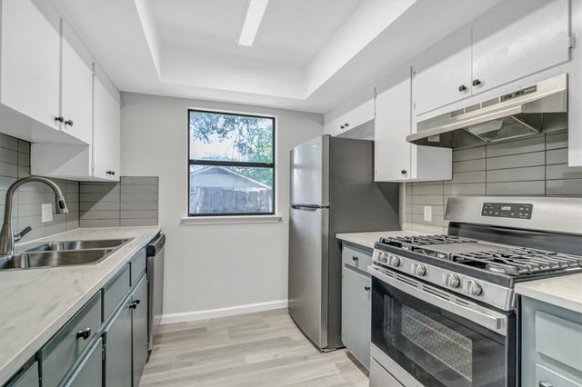505 Old West DR B, Round Rock, TX 78681
