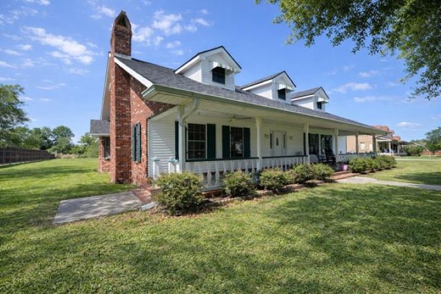 4126 Bayouside Dr, Houma, LA 70363