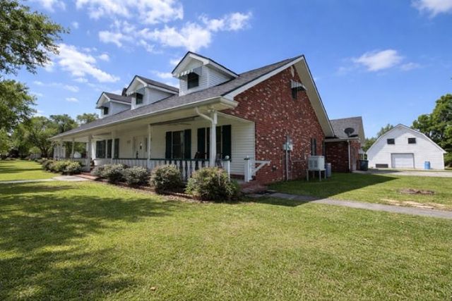 4126 Bayouside Dr, Houma, LA 70363