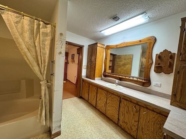 4126 Bayouside Dr, Houma, LA 70363