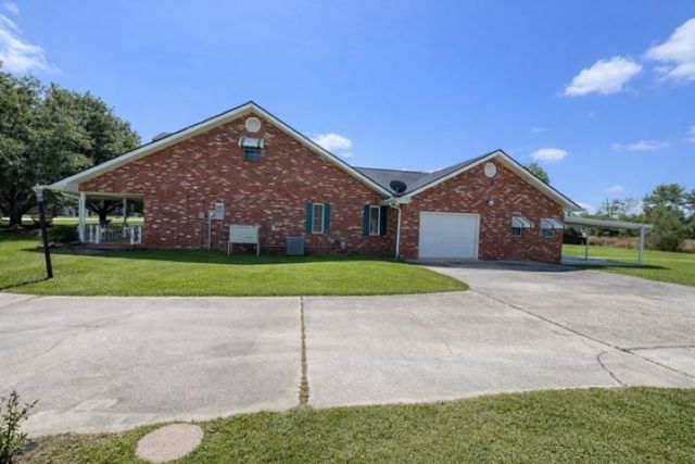 4126 Bayouside Dr, Houma, LA 70363