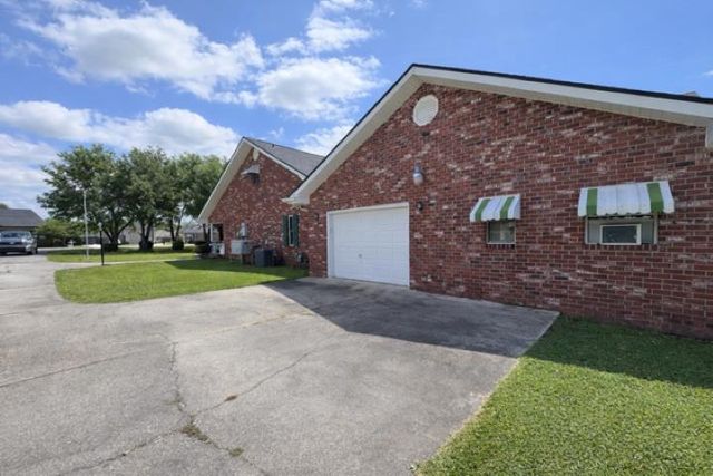 4126 Bayouside Dr, Houma, LA 70363