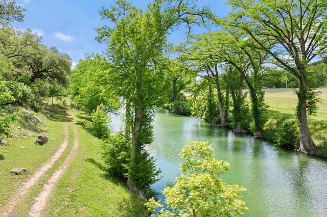 5055 Wayside DR, Wimberley, TX 78676
